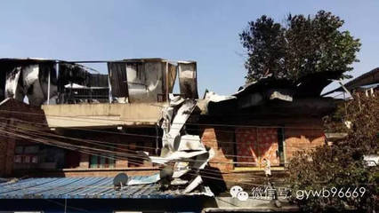 【突發(fā)】&ldquo;起火哦!&rdquo;今日凌晨零時(shí)50分許,貴陽南廠路居民樓頂活動(dòng)板房發(fā)生火災(zāi)